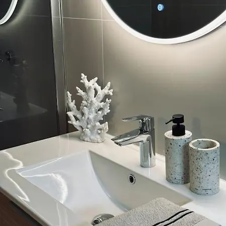 Liten I Gamle Bybro - Parkering Inkludert Apartamento