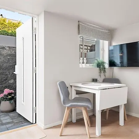 Liten I Gamle Bybro - Parkering Inkludert *