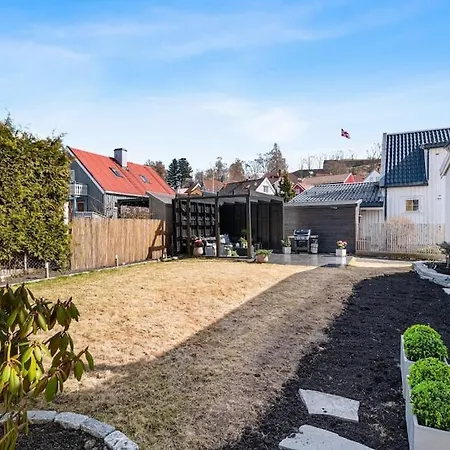 Liten I Gamle Bybro - Parkering Inkludert