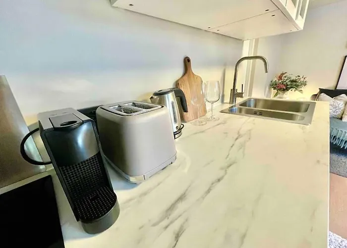 Liten I Gamle Bybro - Parkering Inkludert Apartamento